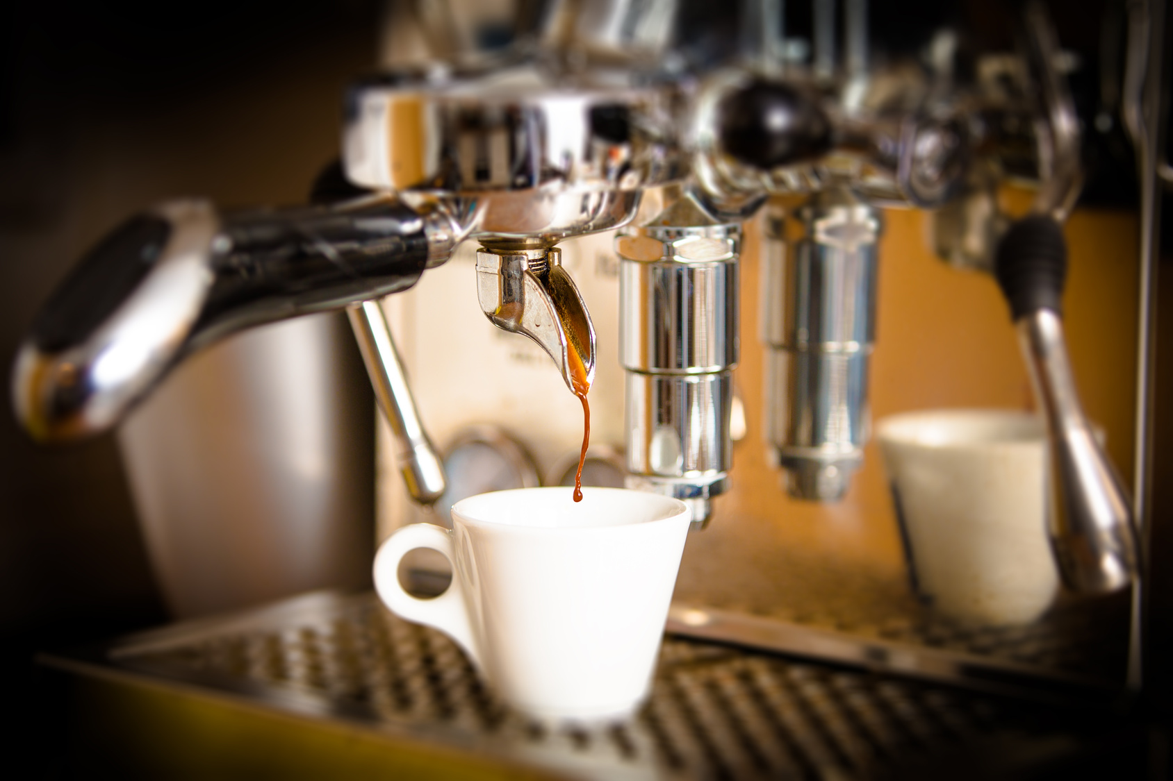 Ekspres do kawy w małej firmie – jak wybrać odpowiednie urządzenie?